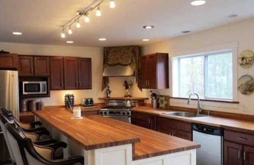 Belfast Casa | Stunning Lakefront home on Swanlake