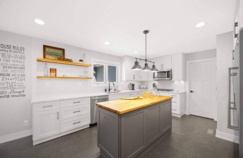 Bass Lake Casa | Stunning Lakefront Home - Kayaks/Bikes/Pier+More