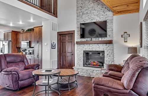 Indian Point Cabaña | Stunning Lakefront Lodge on Indian Point! 7 BR, 6BA! Boat Silp Included