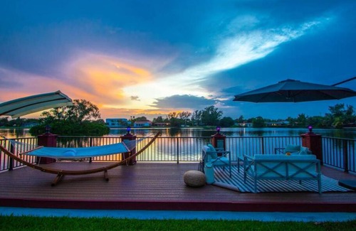 Ojus Casa | Stunning Lakefront Miami Pool House - Aventura Mall