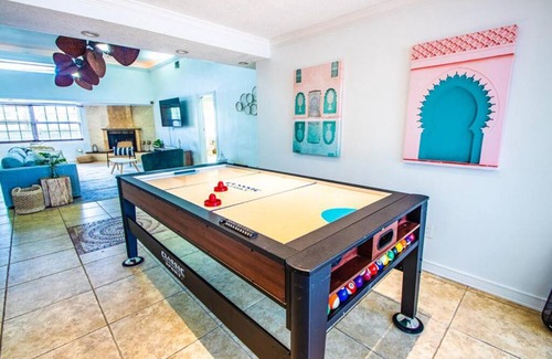 Ojus Casa | Stunning Lakefront Miami Pool House - Aventura Mall