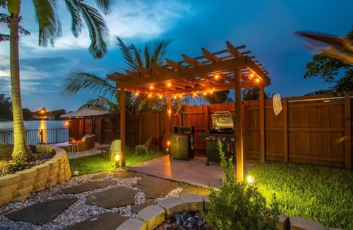Ojus Casa | Stunning Lakefront Miami Pool House - Aventura Mall