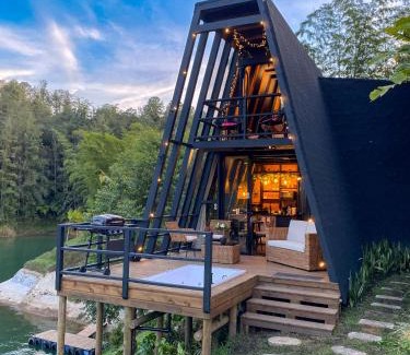 Guatape Chalet De Esquí | Stunning lakefront retreat, breathtaking views