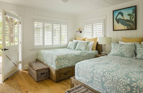 Soda Bay Complejo | Stunning Lakeside Resort w/ Six Individual, Fully Stocked Cottages, Sleeps 32
