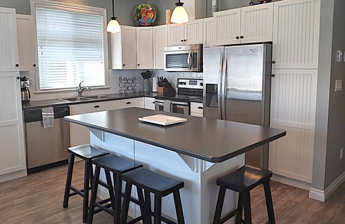 Okanagan-Similkameen Casa | 🏡 Stunning Lakeview Home | 2 Kitchens | 4BR/4BA | Family-Friendly 🎉