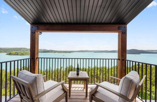 Hollister Casa | Stunning Lakeviews, Private Hot tub, Free SDC Tickets, Foosball, Arcade, Air Hockey!