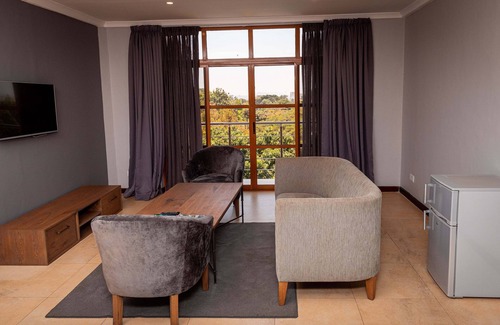 Dar es Salaam Apartamento | Stunning Large Grand Suite!