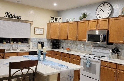 Sundance Casa | Stunning lg home with backyard Oasis with pool & hot tub. 4000 sqft on 1/3 acre.