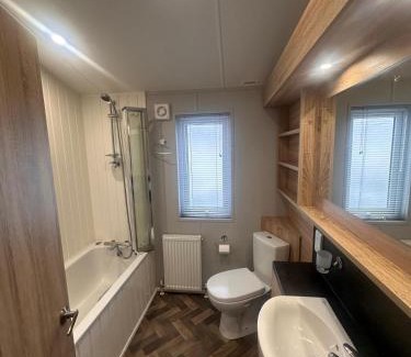 Hopton Cabina | Stunning Lodge With Full Sea Views And Decking At Broadland Sands Ref 20076Cf