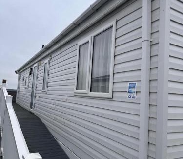 Hopton Cabina | Stunning Lodge With Full Sea Views And Decking At Broadland Sands Ref 20076Cf