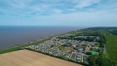 Hopton Cabina | Stunning Lodge With Full Sea Views And Decking At Broadland Sands Ref 20076Cf