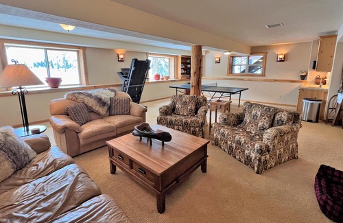Purgatory Casa | Stunning Lodge with Mountain Views, Hot Tub, Pool Table, Ping Pong, Pet Friendly