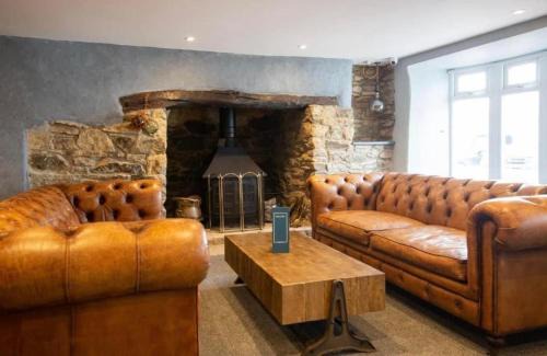 Truro Complejo | Stunning Lodge with sea and country views, sleeps 6