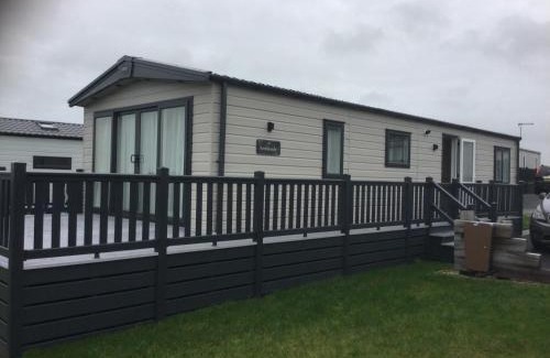 Truro Complejo | Stunning Lodge with sea and country views, sleeps 6