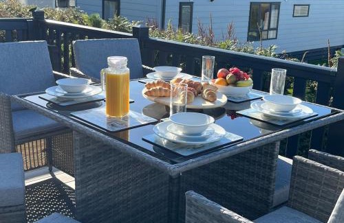 Truro Complejo | Stunning Lodge with sea and country views, sleeps 6