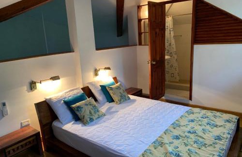 Contadora Island Apartamento | Stunning Loft 2 Floor Unit with Balcony
