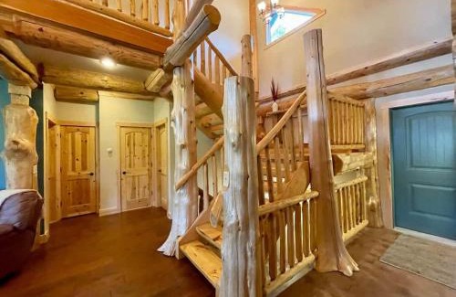 Ironwood Chalet De Esquí | Stunning Log Cabin Getaway at The Hannu Haus