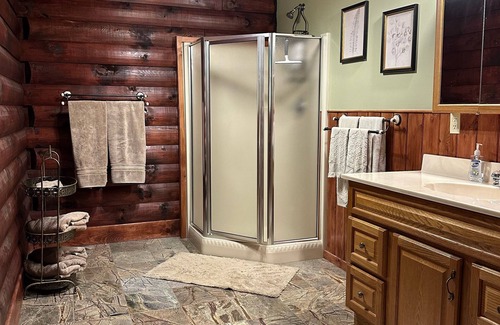 Briar Crest Woods Cabina | Stunning Log Cabin Minutes from Jack Frost/Big Boulder