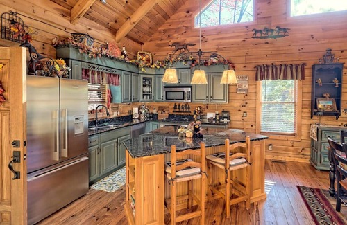 Rabun Gap Cabina | Stunning Log Cabin with Scenic Mountain Views 🌄