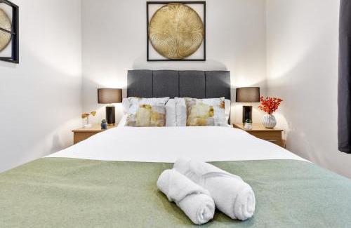 High Barnet Apartamento | Stunning London 1-Bedroom Flat - Sleeps 4 - Parking Available - Save 20 Percent on Extended Stays - Central Location! Instant Book!