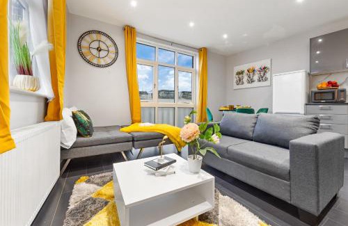 High Barnet Apartamento | Stunning London 1-Bedroom Flat - Sleeps 4 - Parking Available - Save 20 Percent on Extended Stays - Central Location! Instant Book!