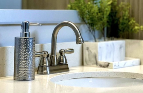 Park Hills Apartamento | Stunning Lux Apt design w/pool & Cincinnati view