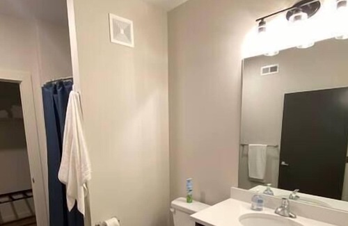 Downtown Apartamento | Stunning Luxury 1 bd 1 bath Apt Downtown QC