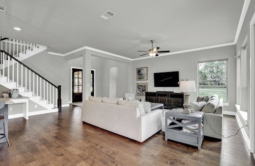 Horseshoe Bay Casa | Stunning Luxury Lake Home With Waterfront & Dock!