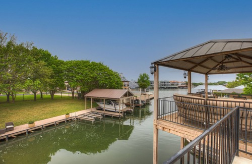 Horseshoe Bay Casa | Stunning Luxury Lake Home With Waterfront & Dock!