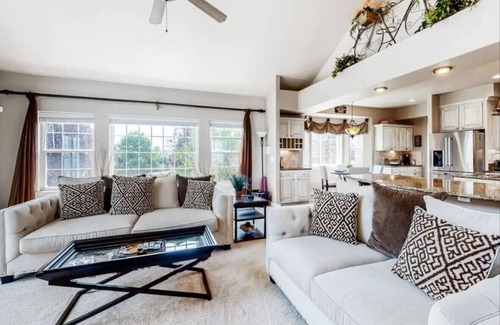 Monument Villa | Stunning Luxury Villa with Incredible Amenities!