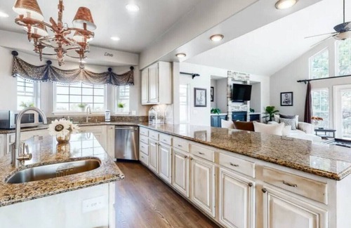 Monument Villa | Stunning Luxury Villa with Incredible Amenities!