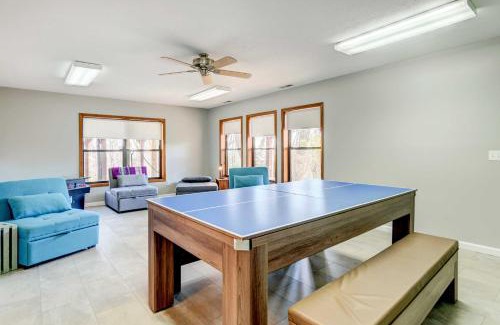 Maggie Valley Casa | Stunning Maggie Valley Getaway with Decks, Fire Pit!