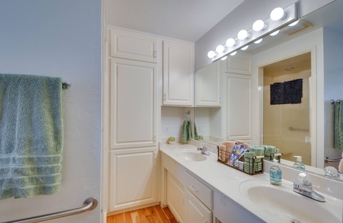 Medford Casa | Stunning Medford Escape w/ Panoramic Views!