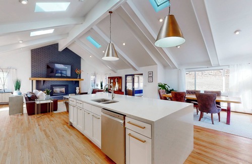 West Elmira Casa | Stunning Mid Century Modern Designer Home