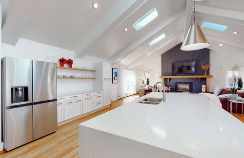 West Elmira Casa | Stunning Mid Century Modern Designer Home