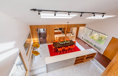 Moses Lake Casa | Stunning Mid-Century Inspired Lake House, Private Pool, Jet-ski & Boat Dock!