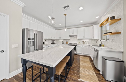 Winchester Casa | Stunning Mid Century Modern - Temecula Wine Country Oasis - Pool-Spa-Game Room-