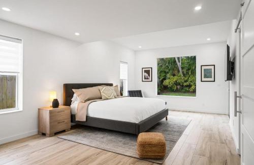 Delray Beach Casa | Stunning Modern Coastal Villa - The Three Palms