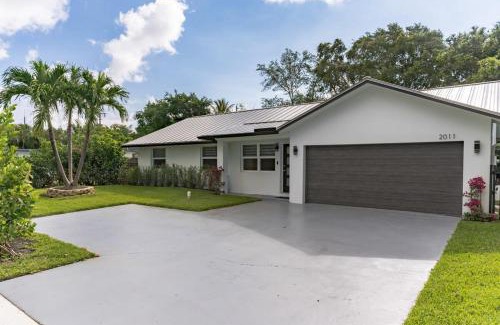 Delray Beach Casa | Stunning Modern Coastal Villa - The Three Palms