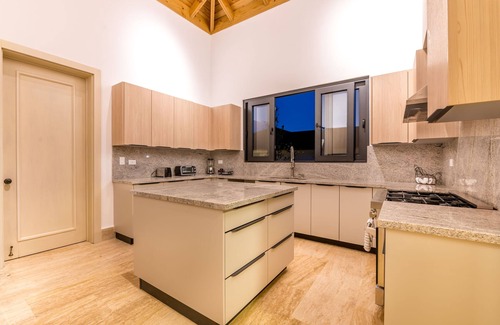Las Lomas Villa | Stunning Modern Garden Villa in a Beautiful Setting LA CEIBA