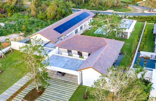 Las Lomas Villa | Stunning Modern Garden Villa in a Beautiful Setting LA CEIBA