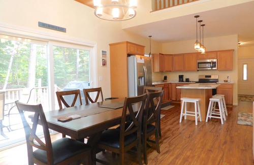 Bridgton Chalet De Esquí | Stunning modern home in peaceful, private setting on desirable Long Lake.