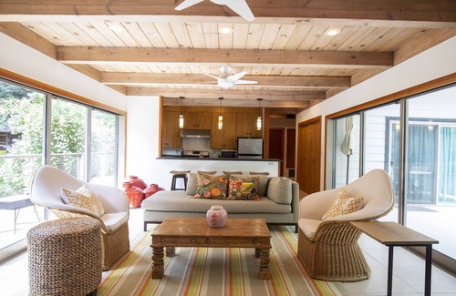 Summerhome Park Casa | Stunning Modern Home in Sunny Location Close to Beach Access