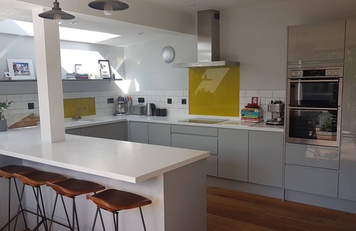 Merchiston Casa | Stunning modern house with beautiful garden, free parking & good transport links