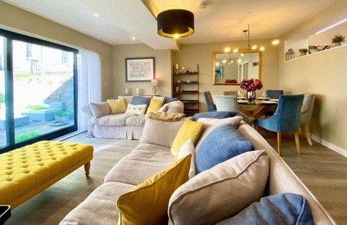 Cotham Casa | Stunning modern mews house in Clifton