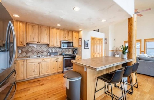 Pole Creek Casa | Stunning Modern Mountain Retreat with Private Hot Tub