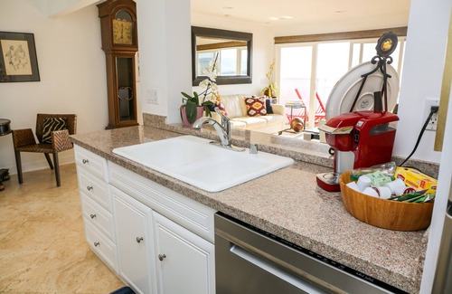 Dana Point Condominio | Million Dollar Ocean View con camino a la playa adyacente a la propiedad