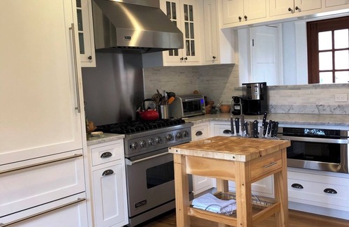 Bridgehampton Casa | STUNNING MODERN RE-CONSTRUCTED BARN, SHORT BIKE OR WALK TO VILLAGE AND BEACHES