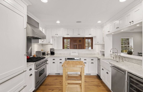 Bridgehampton Casa | STUNNING MODERN RE-CONSTRUCTED BARN, SHORT BIKE OR WALK TO VILLAGE AND BEACHES