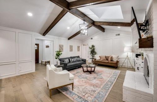 Plano Casa | Stunning Modern Rustic House - Pool Playroom Patio